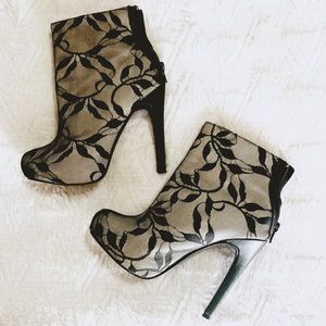 “F21” black/tan lace booties